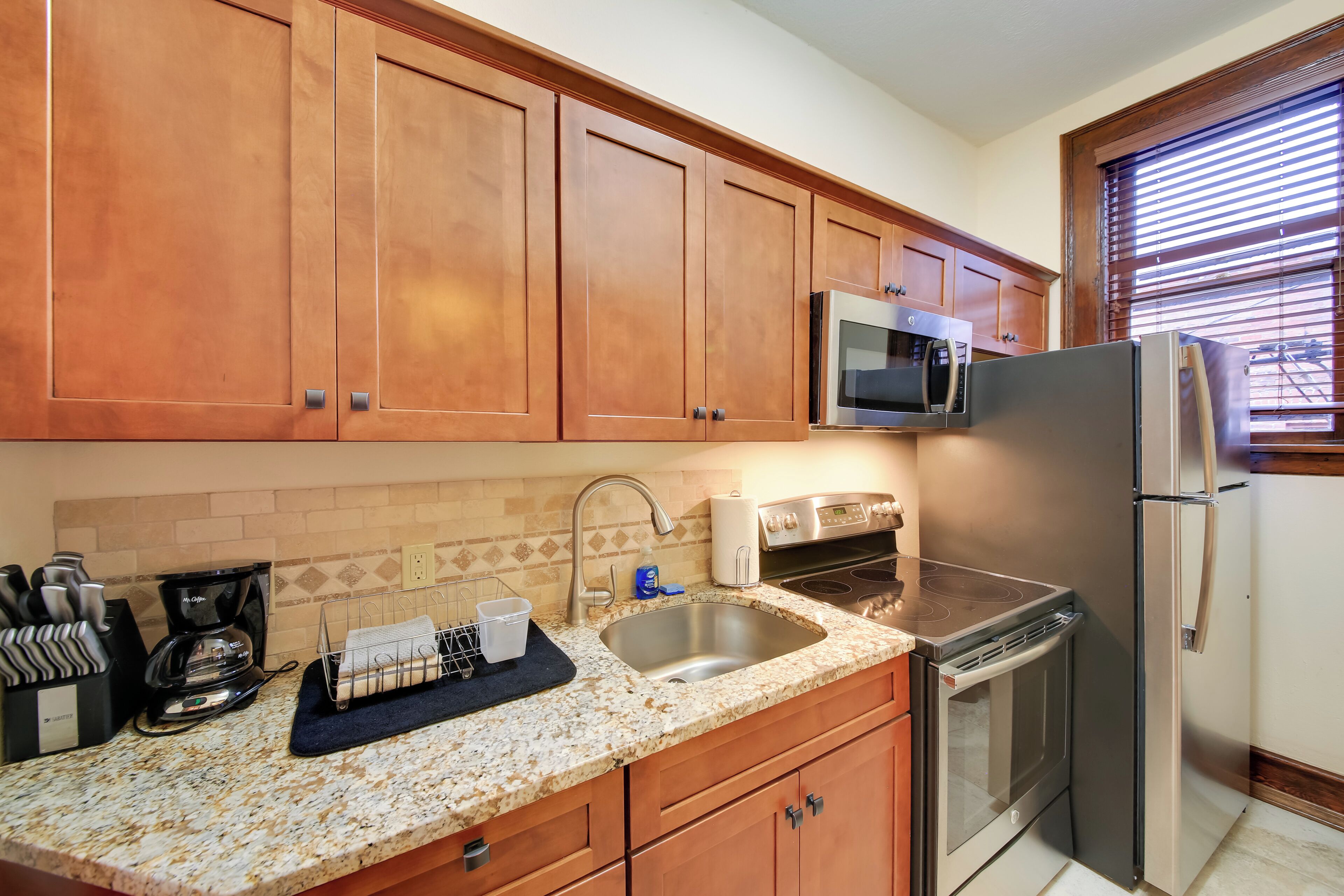 Fridge, microwave, stovetop, coffee/tea maker