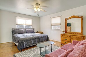 4 bedrooms, iron/ironing board, Internet, bed sheets