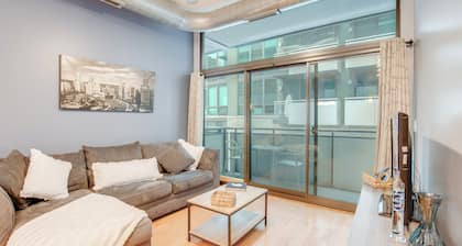 Near Fulton Market! Walkable West Loop Condo
