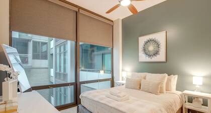 Near Fulton Market! Walkable West Loop Condo