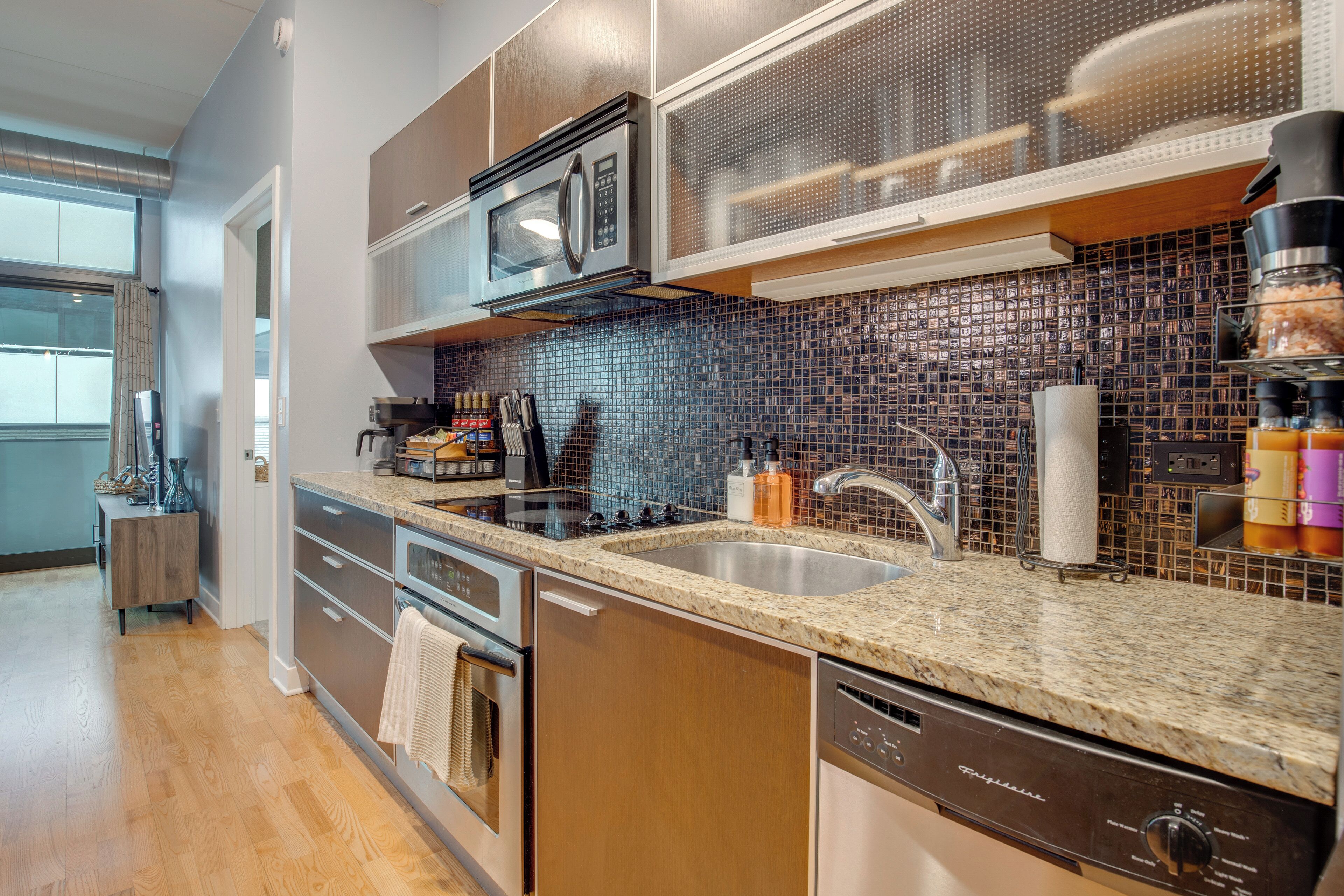 Fridge, microwave, stovetop, dishwasher