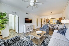 TV - 8 Mi to Dtwn Naples: Condo w/ Resort Amenities! (Naples)