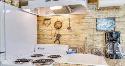 Walkable & Convenient! Main Street Stay in Delphi