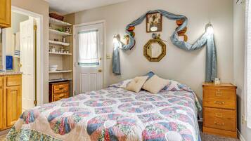 Bureau, fer et planche Ă repasser, accĂšs Internet, draps fournis