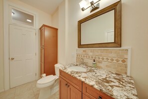 Sèche-cheveux, serviettes fournies