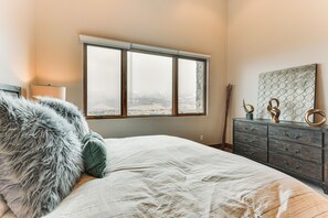 3 bedrooms, iron/ironing board, Internet, bed sheets - Luxe Eden Gem w/ Hot Tub: 6 Mi to Powder Mountain! (Eden)