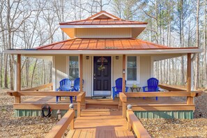 Terrace/patio - Forest-View Gem in Grantville w/ Wraparound Deck (Grantville)