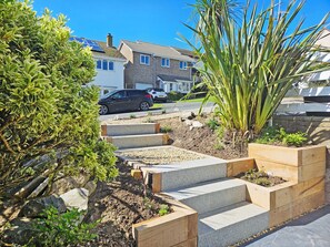 Property grounds - 3 bedroom accommodation in Newquay (Newquay)