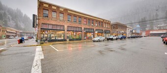 Walkable Studio in the Heart of Dtwn Wallace!