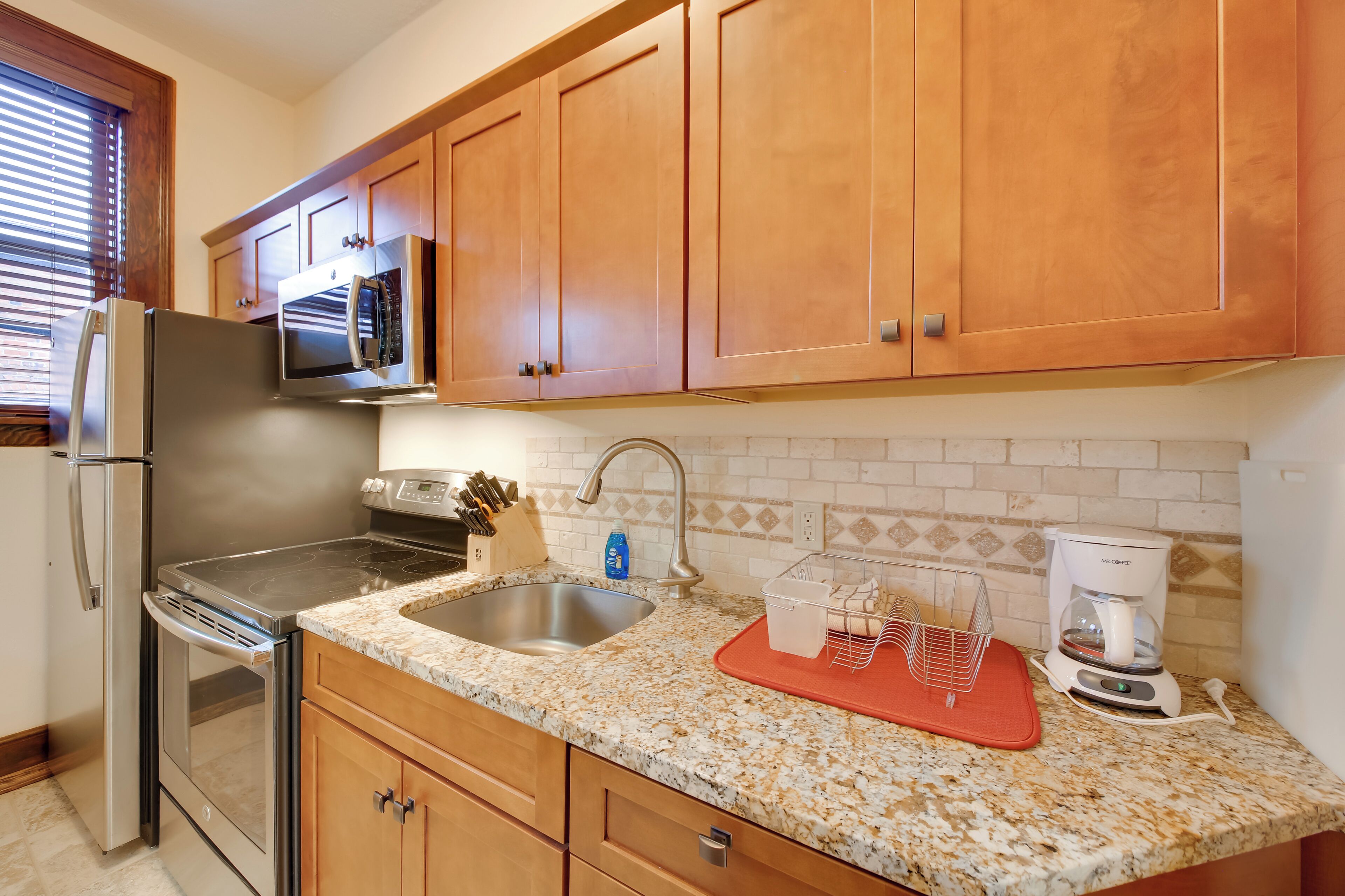 Fridge, microwave, stovetop, coffee/tea maker