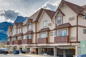 Exterior - Cozy Condo in the Heart of Canmore (Canmore)