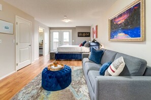 Smart TV - Cozy Condo in the Heart of Canmore (Canmore)