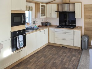 Private kitchen - 2 bedroom accommodation in Wisemans Bridge (Wisemans Bridge)
