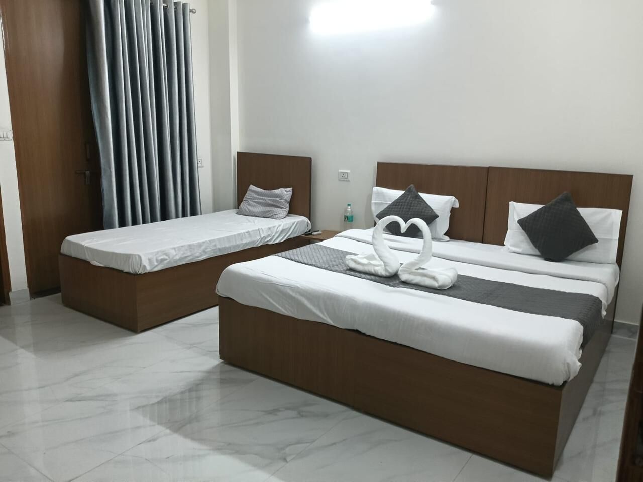 Family Room, City View | Desk, free WiFi