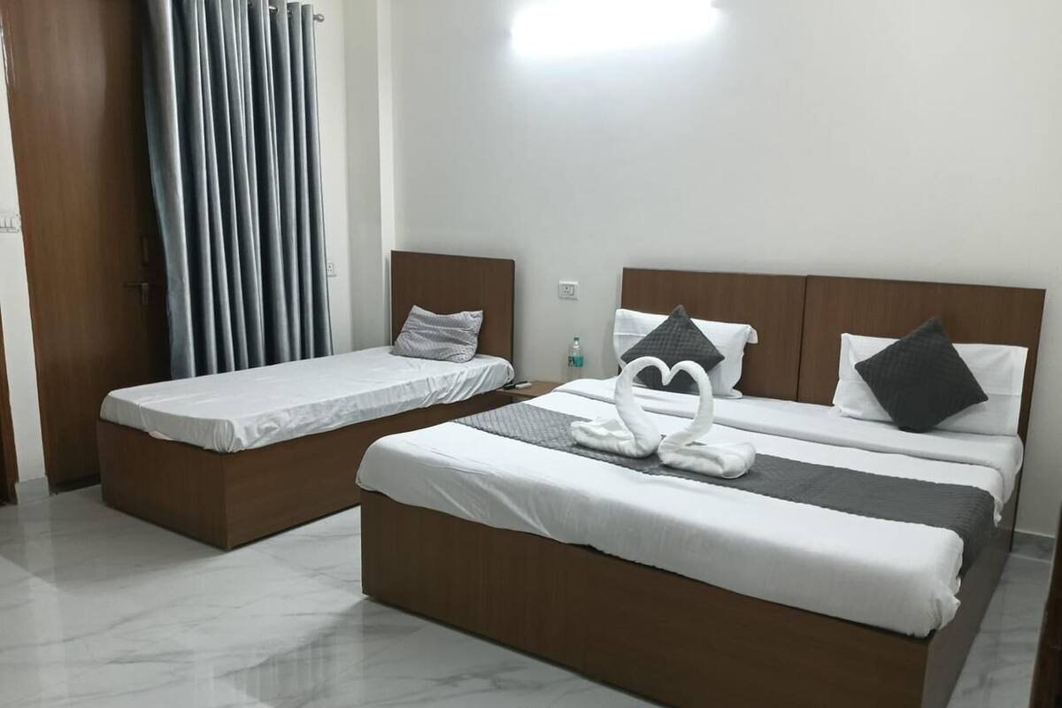 Family Room, City View | Desk, free WiFi