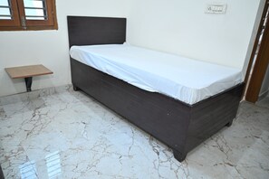 Executive Room | Desk, free WiFi - The Divine Stay (Gurugram)