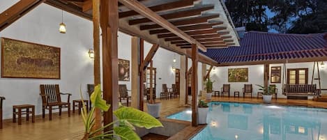 15 piscinas techadas