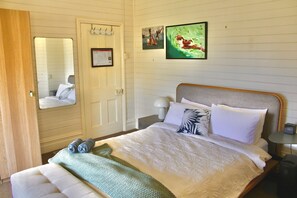 3 室のベッドルーム、デスク、アイロン / アイロン台、WiFi (無料)