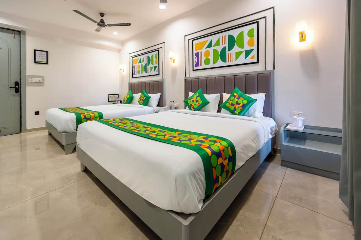 Deluxe Double Room | Desk, iron/ironing board