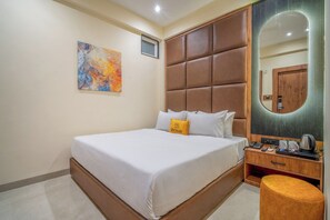 Doppia Standard | Una scrivania, ferro/asse da stiro, Wi-Fi gratuito