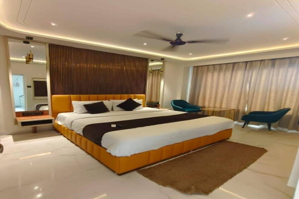 مكتب ومكواة/لوح كي وواي فاي مجانًا