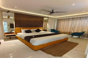 Desk, iron/ironing board, free WiFi - Benchmark Residences (Indore)