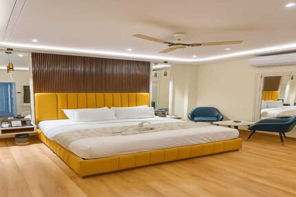 Desk, iron/ironing board, free WiFi