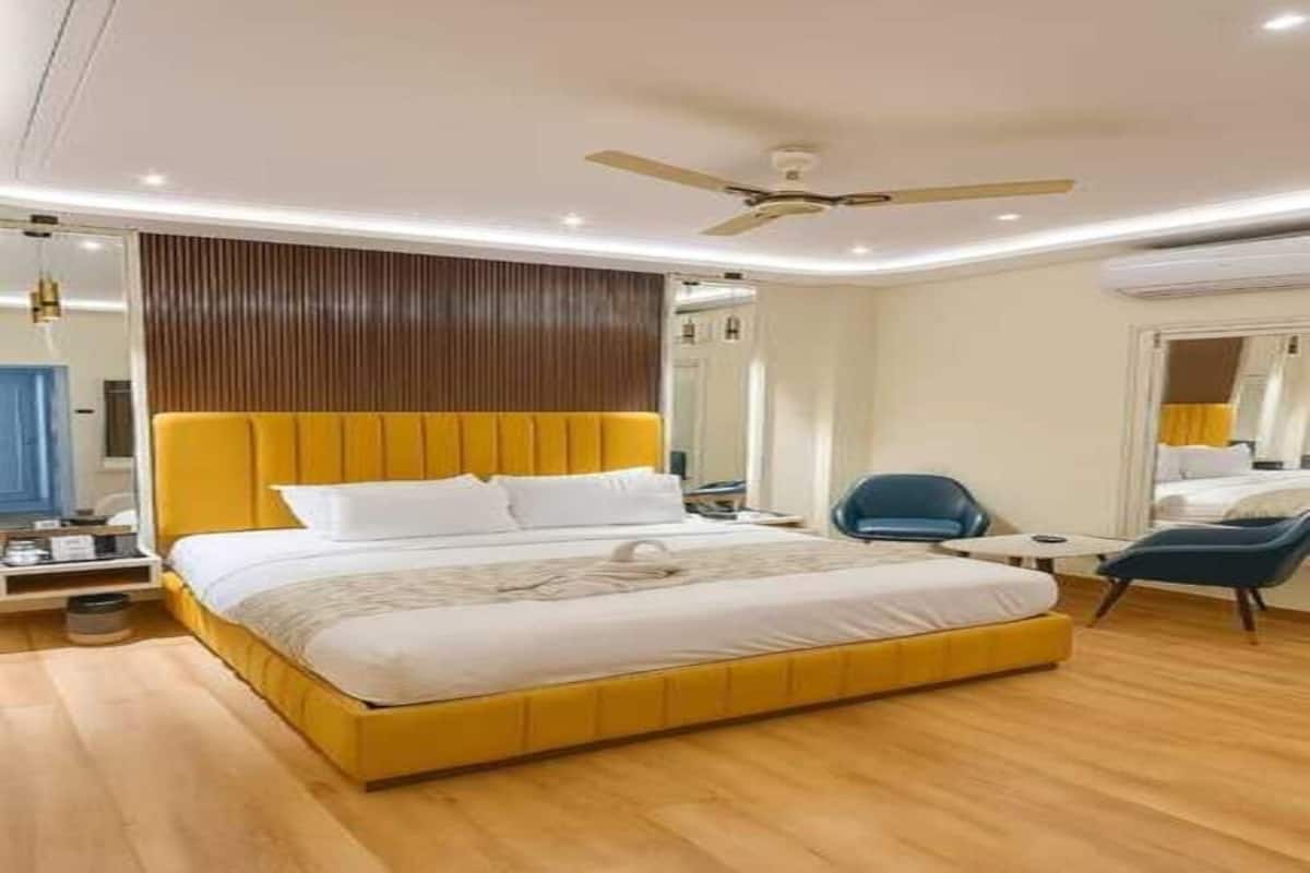 مكتب ومكواة/لوح كي وواي فاي مجانًا