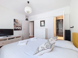 4 bedrooms, desk, travel cot, free WiFi - Le Saint-Vincent Prestige, apartment for 8 inner-city residents (Saint-Malo)