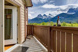 Property grounds - Stunning Mountain View Cozy Studio for Small Grp (Canmore)