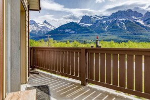 Property grounds - Stunning Mountain View Cozy Studio for Small Grp (Canmore)
