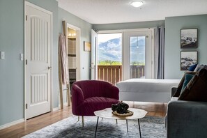 Smart TV - Stunning Mountain View Cozy Studio for Small Grp (Canmore)