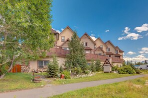 Exterior - Stunning Mountain View Cozy Studio for Small Grp (Canmore)