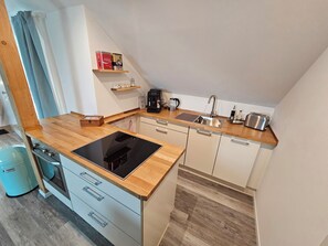 Kühlschrank, Ofen, Herdplatte, Geschirrspüler