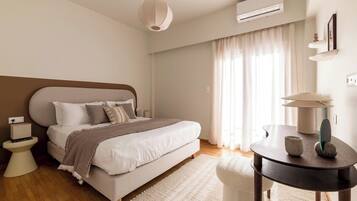 3 bedrooms, desk, iron/ironing board, WiFi (free)