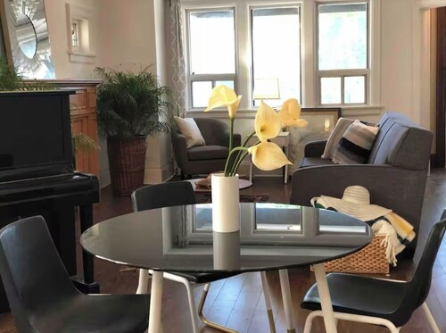 BIG & BEAUTIFUL- 2Bdrm-Waters Edge Steps Away! Spacious,Bright,Quiet Side Street