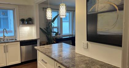 BIG & BEAUTIFUL- 2Bdrm-Waters Edge Steps Away! Spacious,Bright,Quiet Side Street