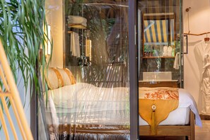 Doppia Basic, patio, vista collina | Una cassaforte in camera, Wi-Fi gratuito