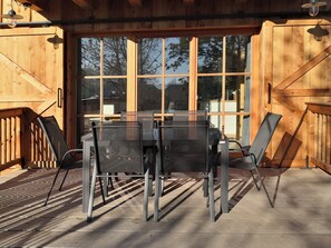 Outdoor dining - Vacation apartment 1 with terrace for max. 6 people (Seeon-Seebruck)