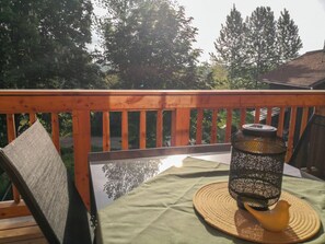Outdoor dining - Apartment 2 with balcony for max. 6 persons (Seeon-Seebruck)