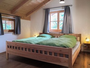 1 bedroom, bed sheets - Apartment 2 with balcony for max. 6 persons (Seeon-Seebruck)