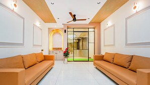 Quầy tiếp tân