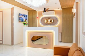 Reception - Itsy Hotels Prime Unity (Ahmedabad)