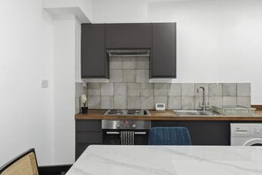 Private kitchen - Stylish London two bedroom apartment - Free Parking and Wi-Fi (London)