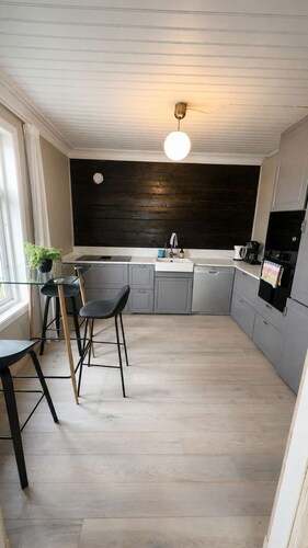 Central Haugesund Villa + Free Parking & Fast WiFi