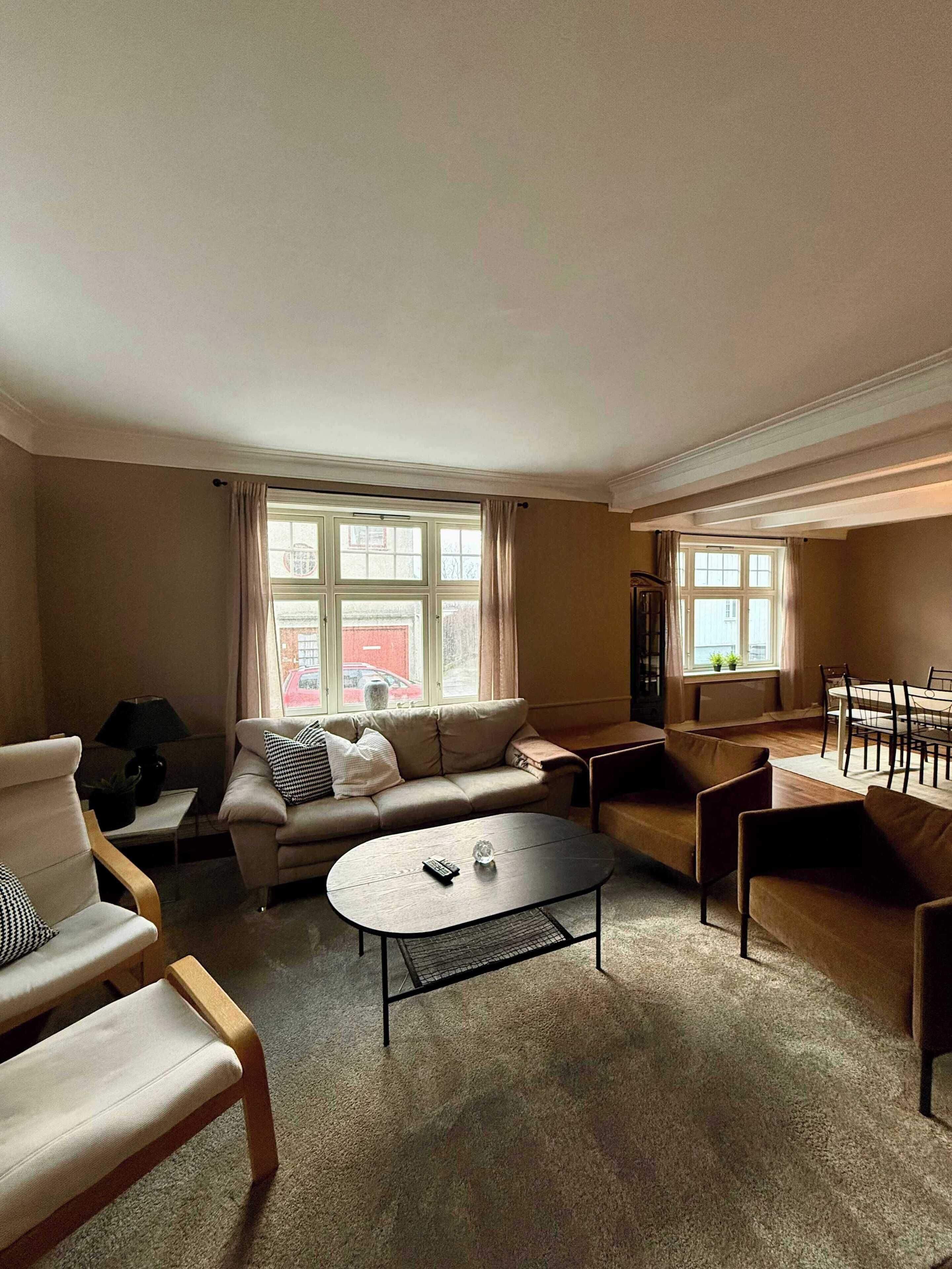 TV, peis og kontorer