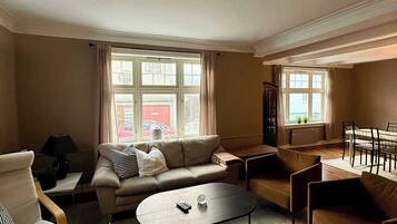 TV, peis og kontorer