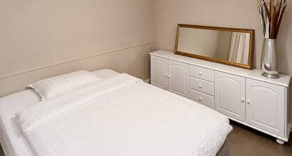 Central Haugesund Villa: Free Parking & Fast WiFi