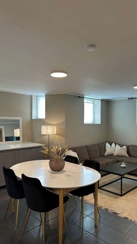 2-Bedroom Apartment w/ Free Parking