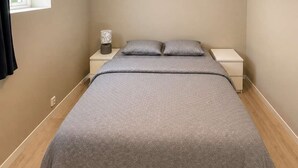 2 dormitorios, tabla de planchar con plancha, wifi y ropa de cama